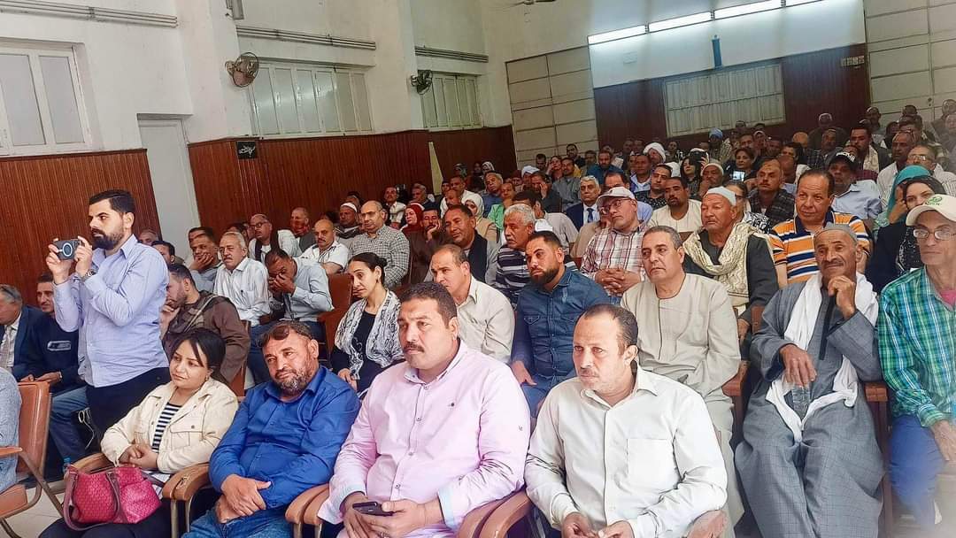 الزراعة بالمنيا تناقش العروض التسويقية لتعاقدات الفول الصويا 