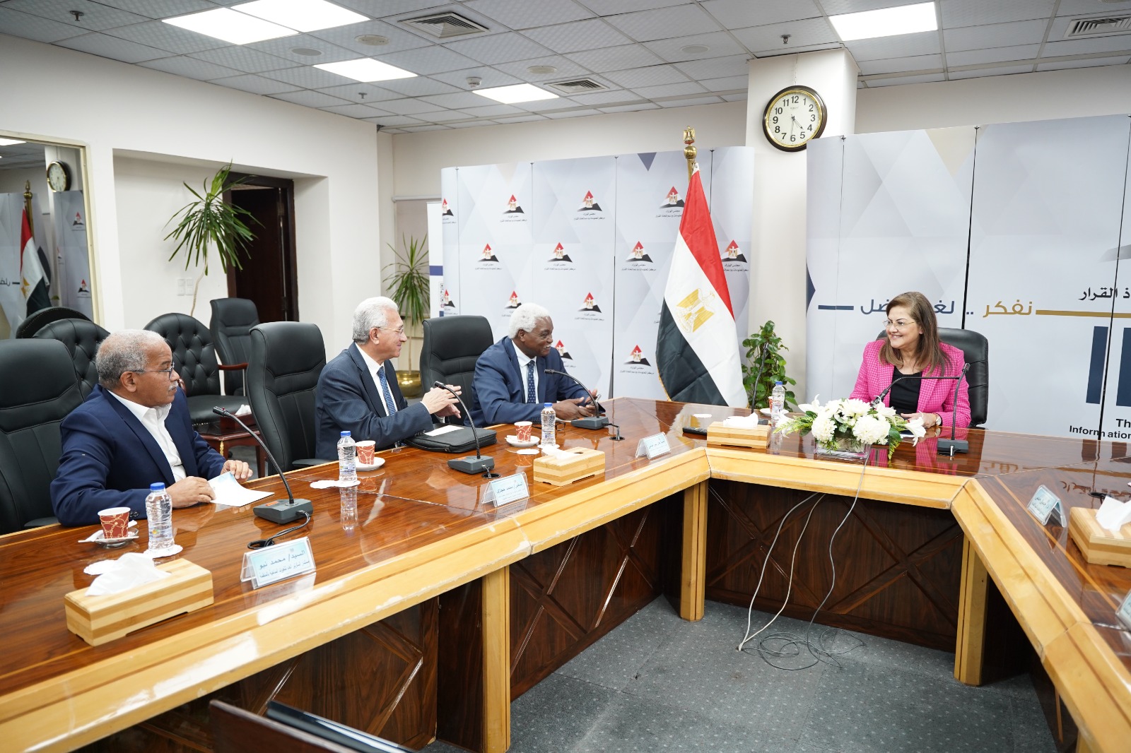 وزيرة التخطيط تبحث التعاون مع منظمة الحكومات المحلية الإفريقية 