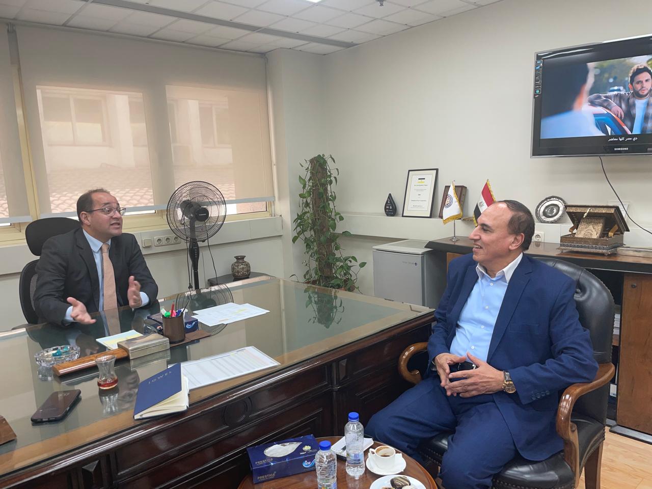 الكاتب الصحفي عبد المحسن سلامة مع وزير المالية
