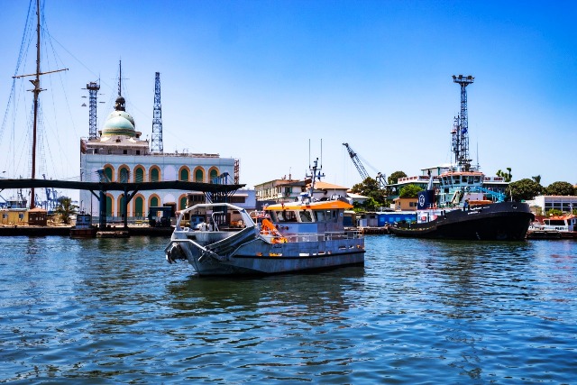 الفريق ربيع: وصول 3 وحدات لمكافحة التلوث فى القناة بتقنيات الأولى من نوعها.. بالصور