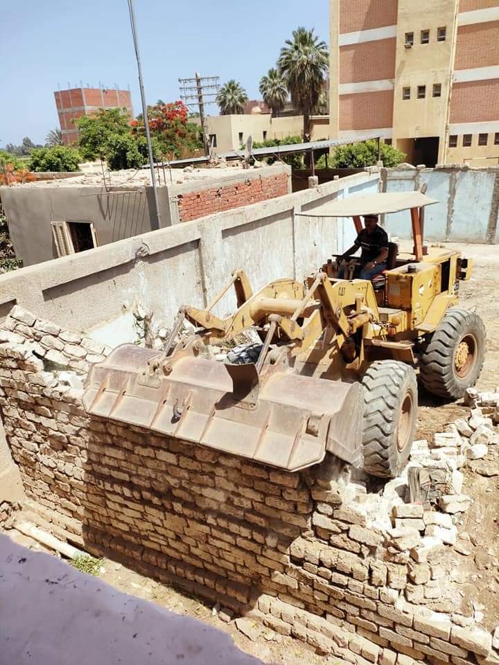 إزالة المبانى المقامة على الأرض الزراعية بالباجور وبركة السبع و السادات 
