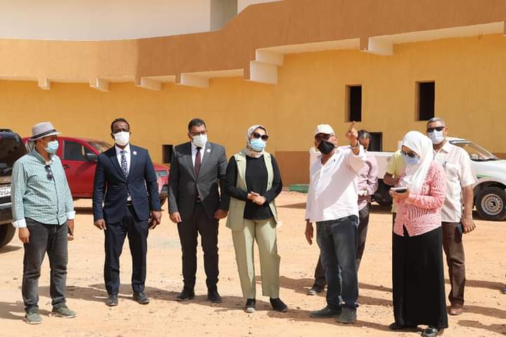 نائب محافظ الوادي الجديد تتابع تطوير حديقة السلام بالخارجة