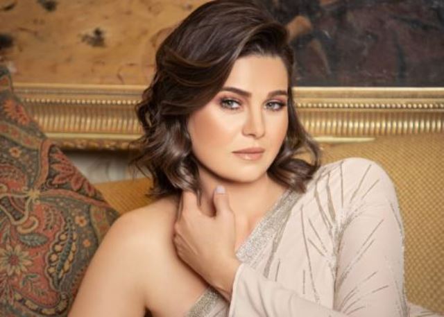 الفنانة يسرا اللوزى