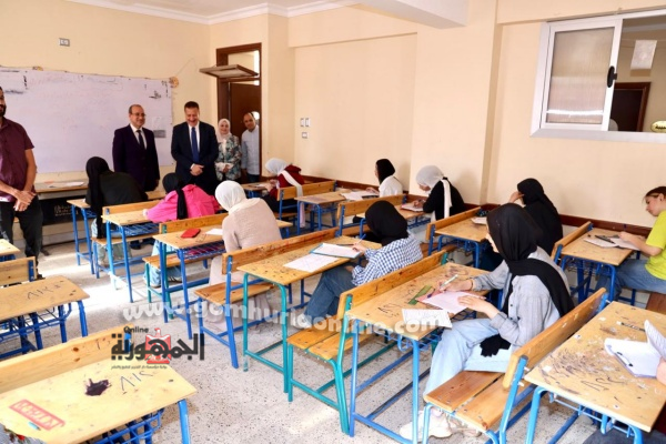 محافظ المنوفية يتفقد لجان امتحانات الشهادة الإعدادية