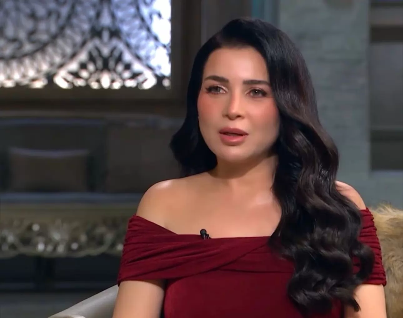 الفنانة مي عز الدين