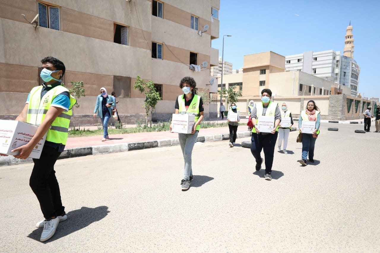 صندوق تحيا مصر يوزّع 40 طنا من المواد الغذائية على سكان بشائر الخير 1 و2