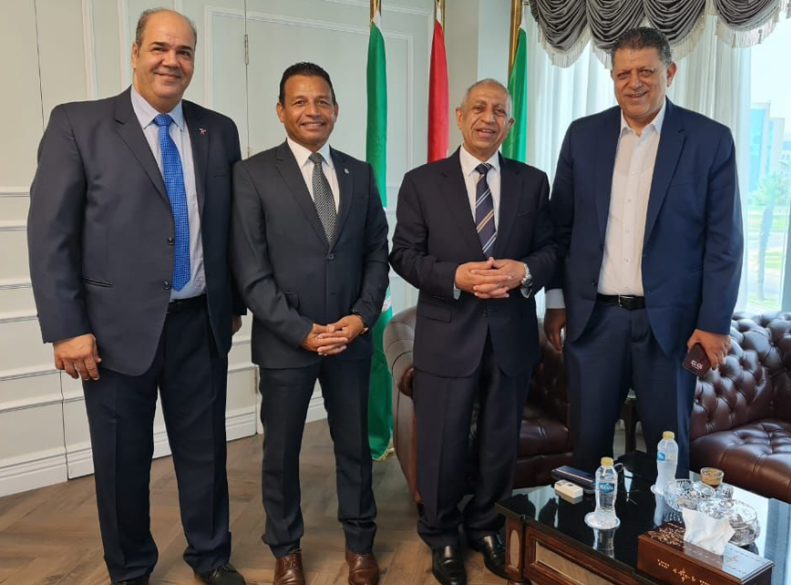 رئيس اتحاد اليد  يجتمع مع رئيس الأكاديمية العربية للنقل البحري