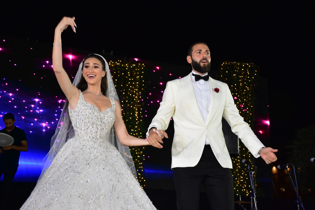 بالصور .. حكيم يشعل زفاف محمد ولبني بحضور جمال امبابي والمشاهير 