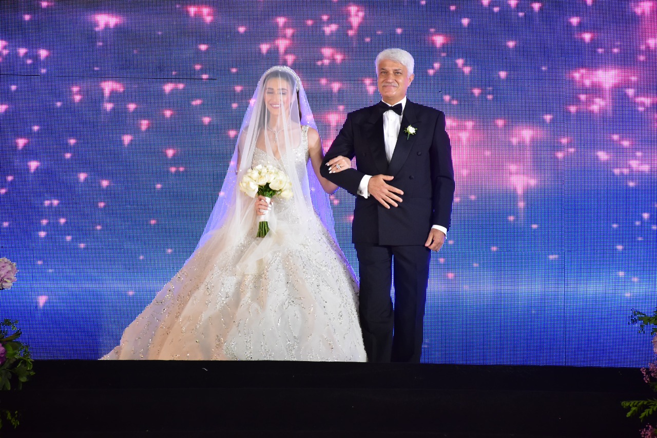 بالصور .. حكيم يشعل زفاف محمد ولبني بحضور جمال امبابي والمشاهير 