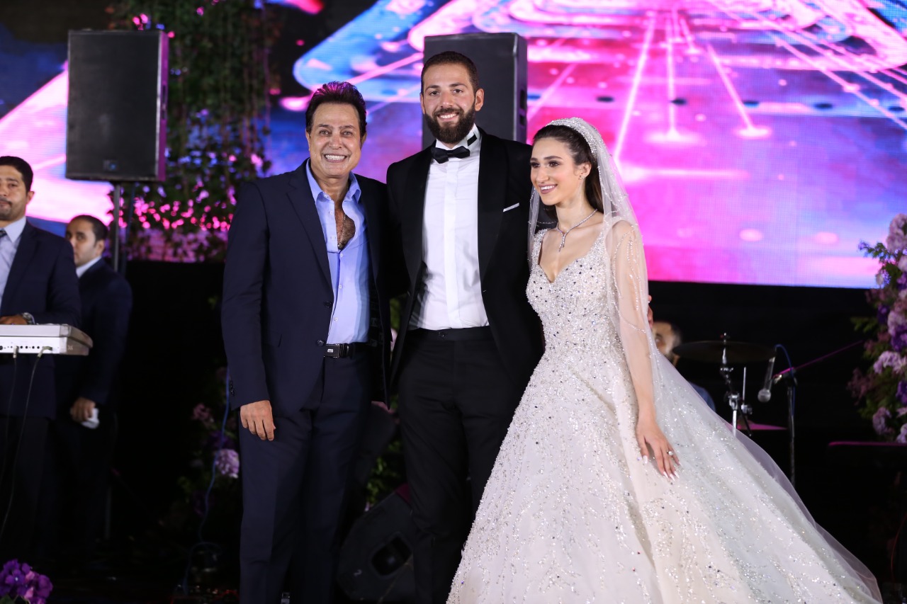 بالصور .. حكيم يشعل زفاف محمد ولبني بحضور جمال امبابي والمشاهير 