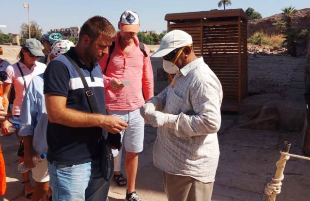 بشرة خير.. وفد سياحى أوكرانى يزور معبد الكرنك.. بالصور