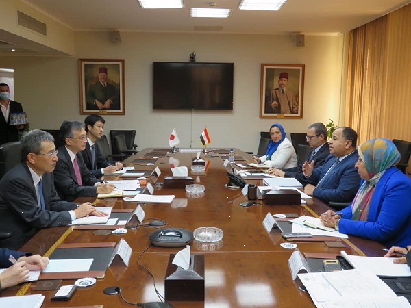 وزير المالية والوفد اليابانى