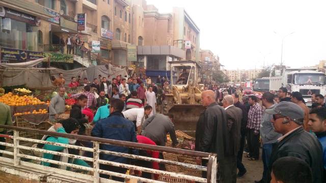 جهاز العبور يشن حملة اشغالات ومخالفات بشوارع المدينة.. بالصور
