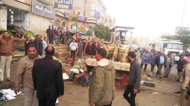 جهاز العبور يشن حملة اشغالات ومخالفات بشوارع المدينة.. بالصور