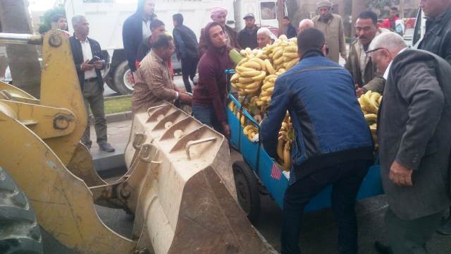 جهاز العبور يشن حملة اشغالات ومخالفات بشوارع المدينة.. بالصور