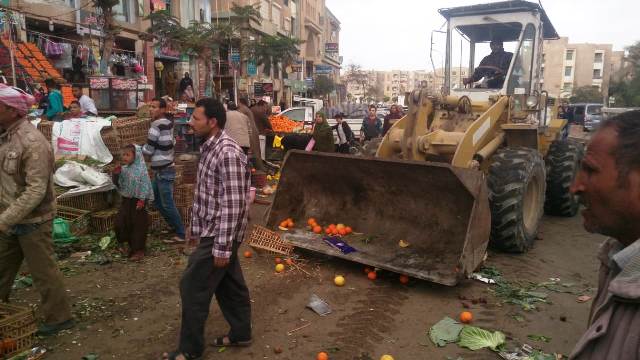 جهاز العبور يشن حملة اشغالات ومخالفات بشوارع المدينة.. بالصور