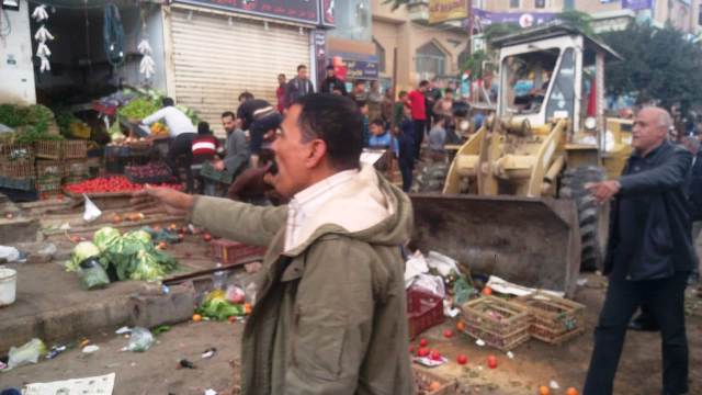 جهاز العبور يشن حملة اشغالات ومخالفات بشوارع المدينة.. بالصور