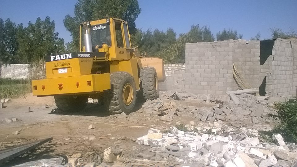 تنفيذ 31  قرار إزالة  بحى الجناين  بالسويس  