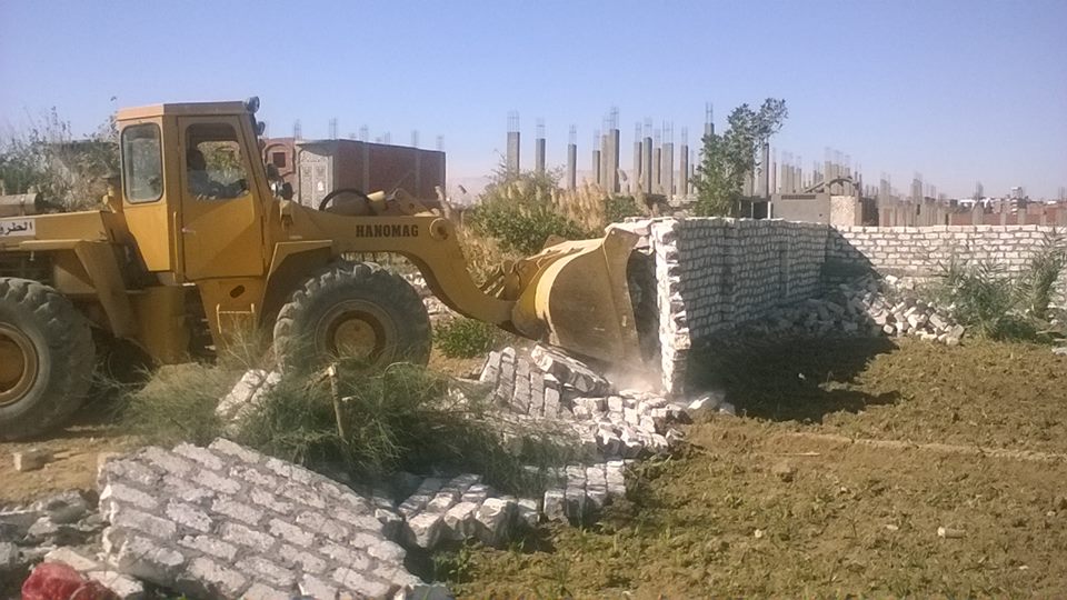 تنفيذ 31  قرار إزالة  بحى الجناين  بالسويس  