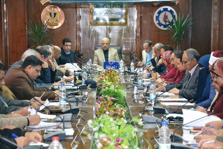 تنفيذي السويس: استكمال مشروعات الكهرباء ..وانشاء مكتبة عامة وقاعة مؤتمرات .