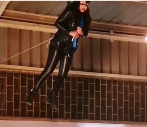 بالصور.. رانيا يوسف ترفض الدوبلير فى 