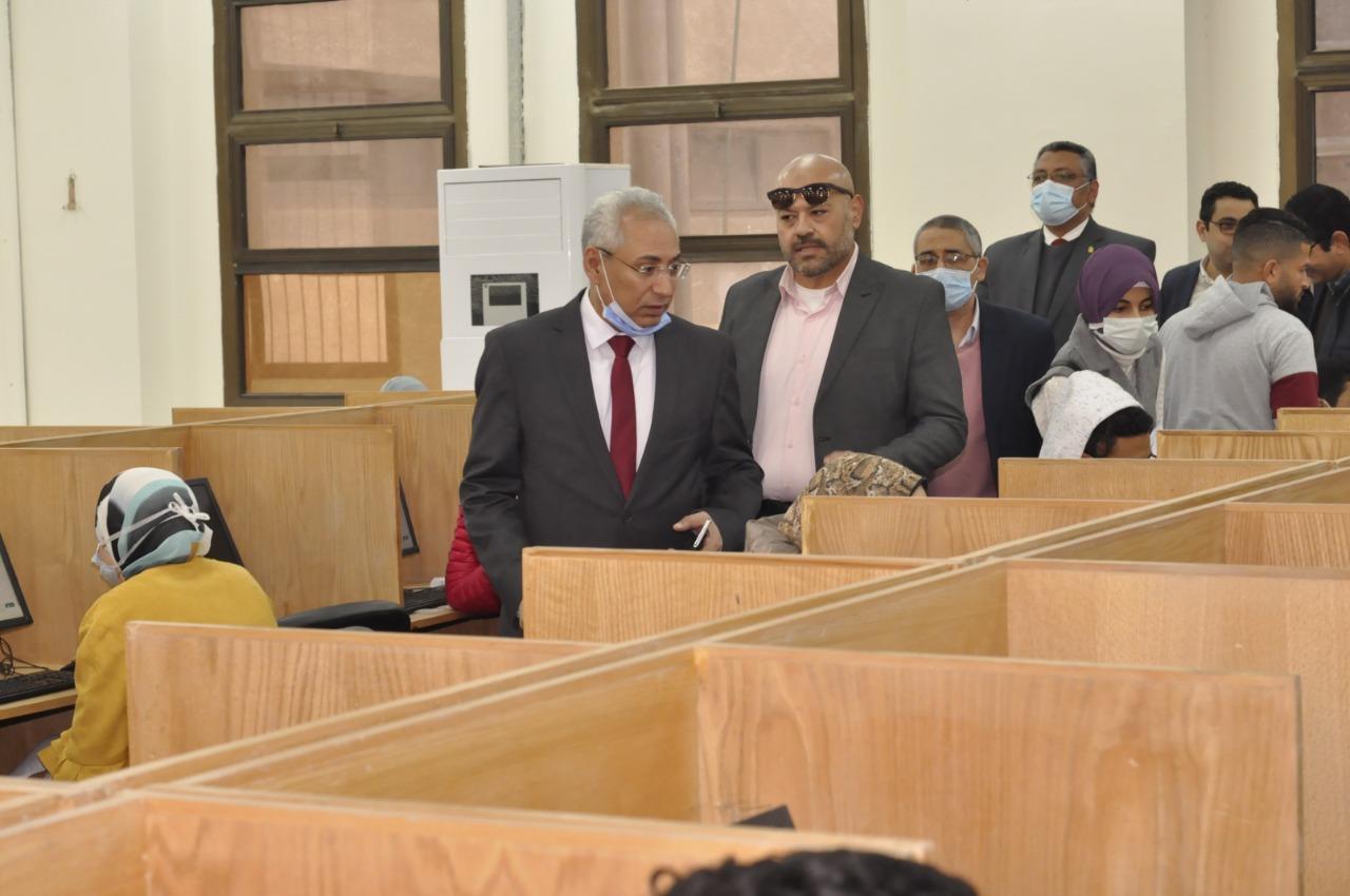 رئيس جامعة المنيا : لاول مرة بدء الامتحانات الالكترونية بصيدلة المنيا