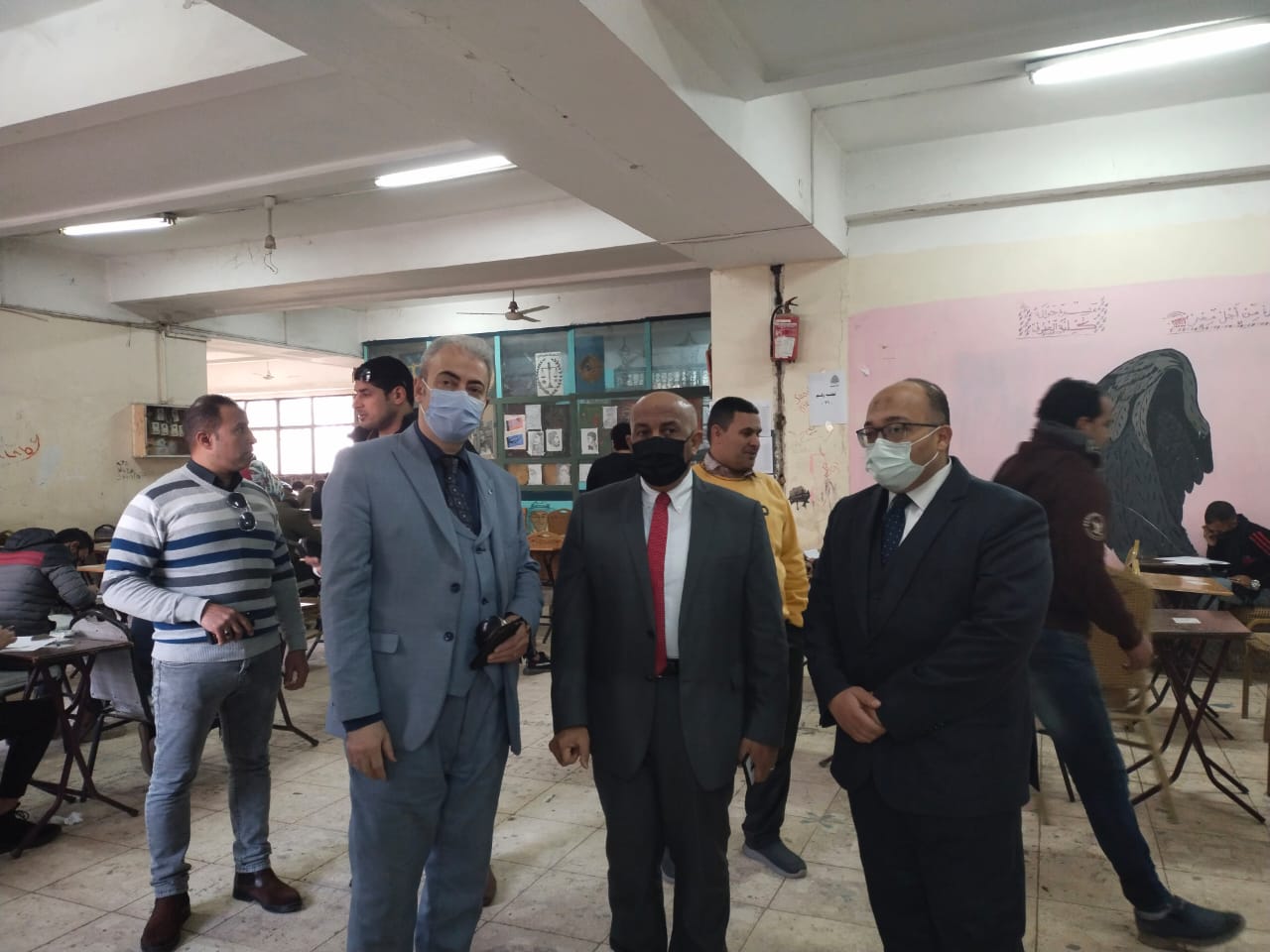 نائب رئيس جامعة الزقازيق لشئون التعليم والطلاب يتفقد سير الامتحانات بكلية الحقوق 