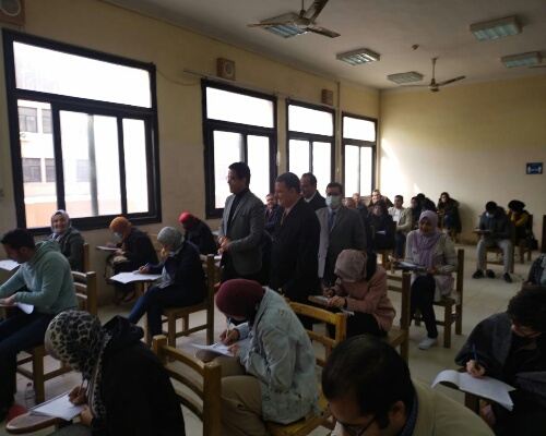 نائب رئيس جامعة بنها للدراسات العليا والبحوث يتفقد سير الامتحانات بكلية الحقوق