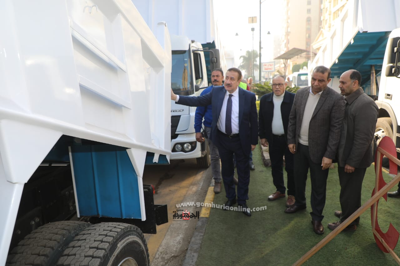 محافظ المنوفية يتفقد الدفعة الأولى من معدات منظومة المخلفات الصلبة