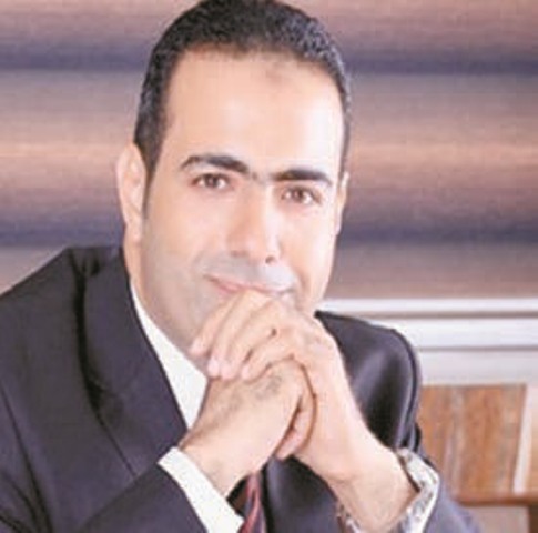 الدكتور محمود حسين