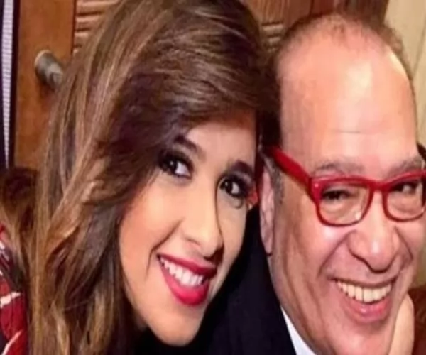 ياسمين عبد العزيز وصلاح عبد الله 