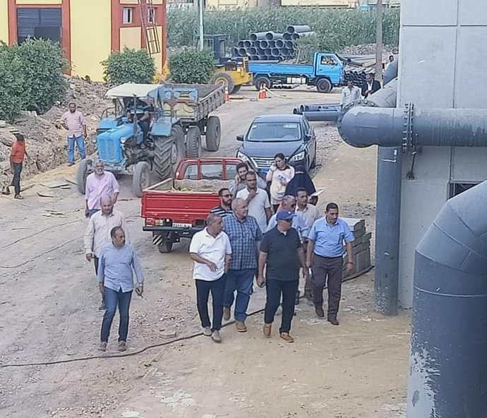 نائب رئيس هيئة مياه الشرب والصرف الصحى يتفقد مشروعات بتكلفة مليار و269 مليون جنية بالبحيرة