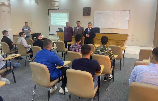 رئيس جامعة مطروح تفقد العملية التعليمية فى كلية الحاسبات والذكاء الاصطناعى.. بالصور