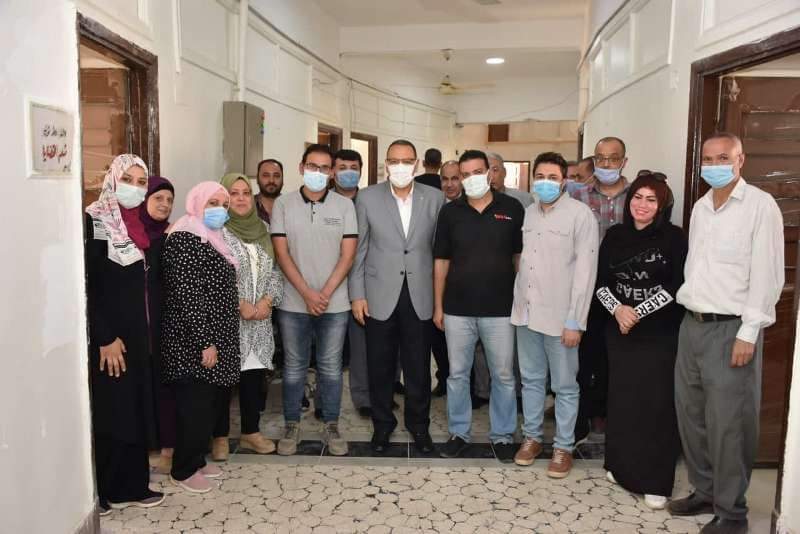 محافظ الشرقية يُهدي حلوى المولد النبوي للعاملين بالديوان العام..صور  