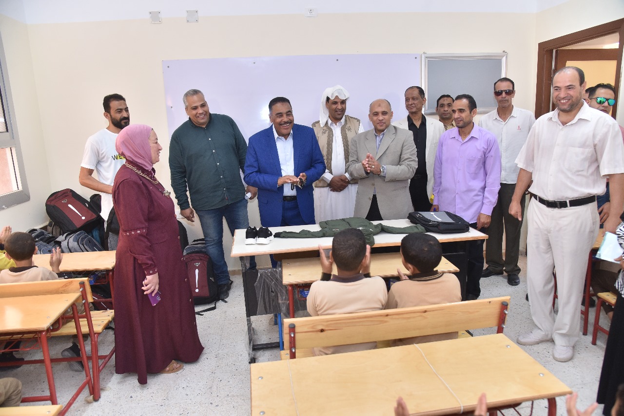 محافظ مطروح يتابع انتظام الدراسة بمدرسة طارق بن زياد الابتدائية