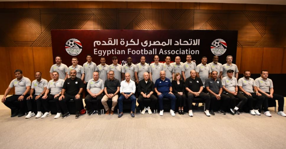 أبو ريدة يهدي مدربي مصر رخصة التدريب Pro
