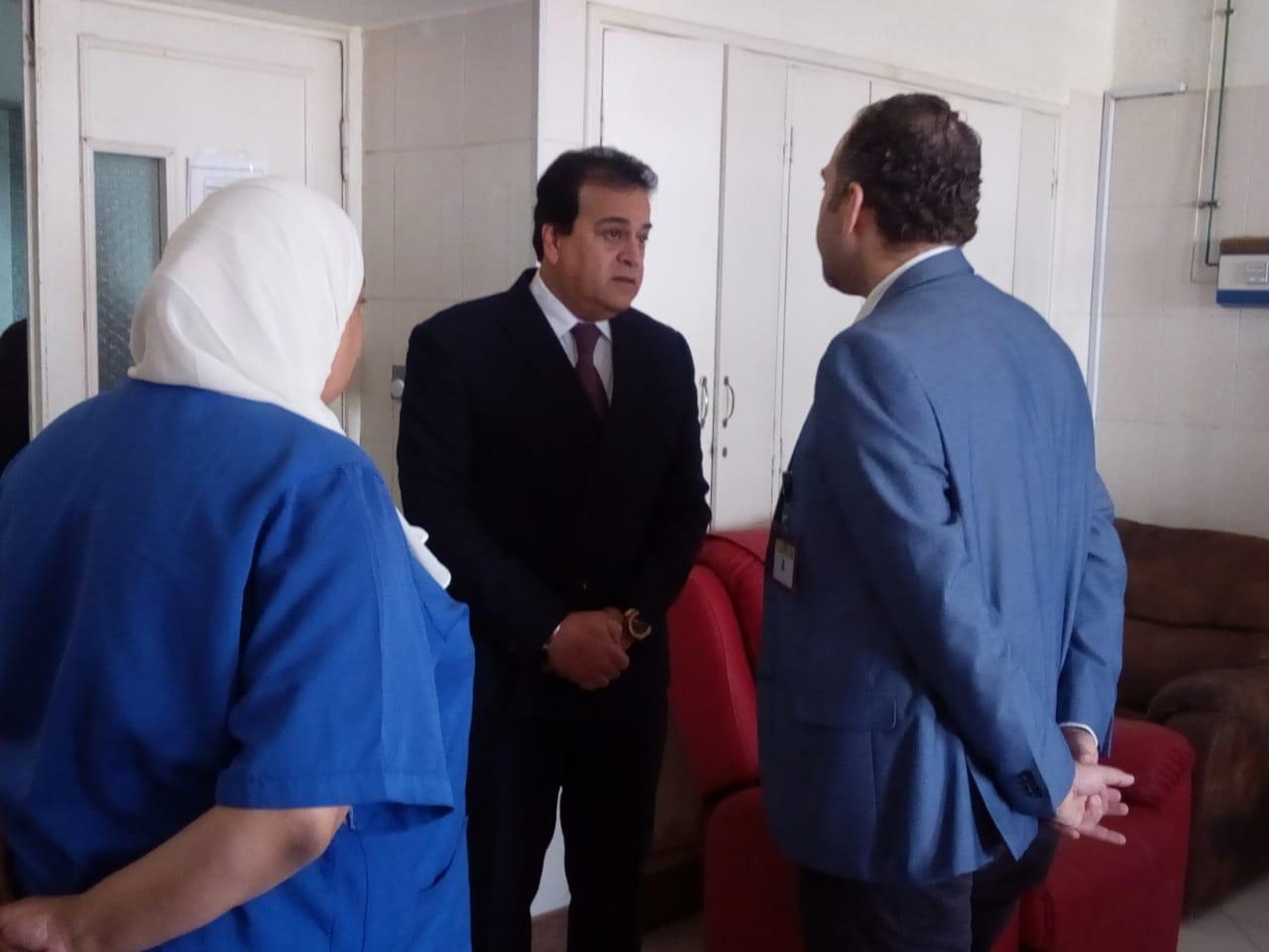 وزير التعليم العالي يتفقد المعهد القومي للأورام بالتجمع