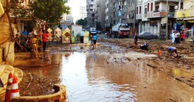 انفجار الخط الرئيسى لمياه الشرب بميدان الثقافة فى سوهاج