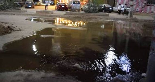 انفجار الخط الرئيسى لمياه الشرب بميدان الثقافة فى سوهاج