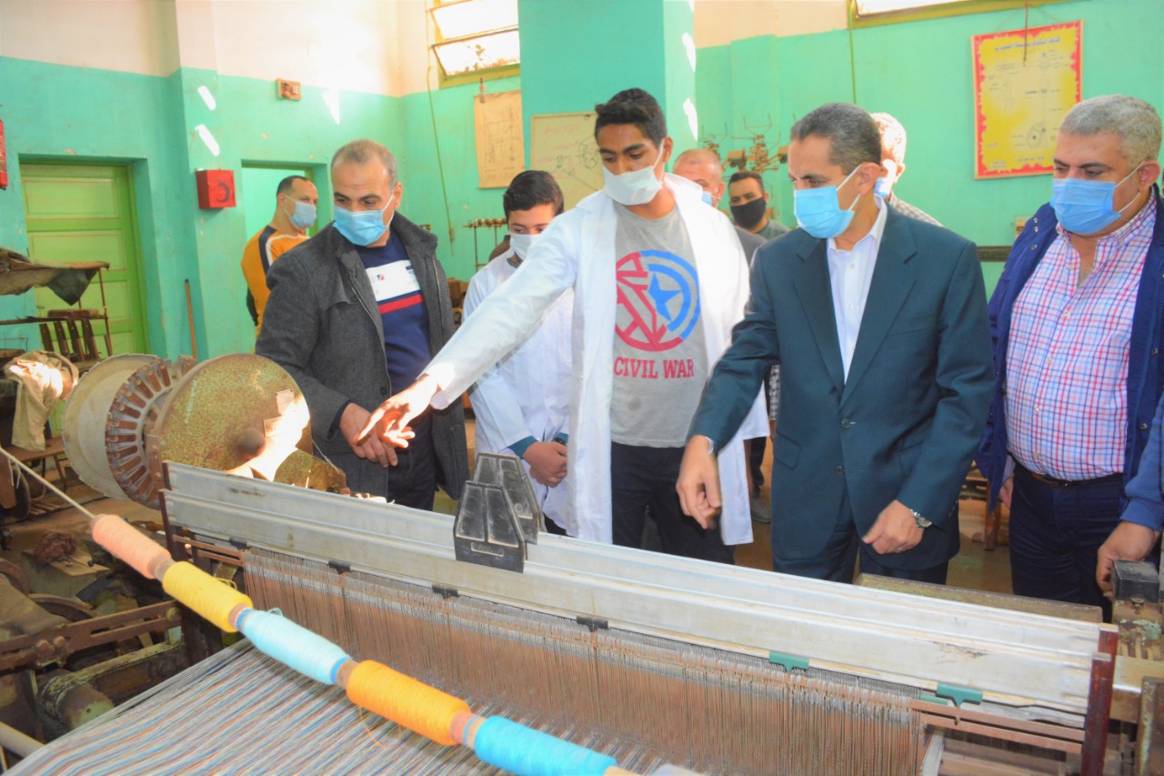 إيقاف مدير مدرسة بعد جولة مفاجئة بزفتي لمحافظ الغربية ورئيس الرقابة الإدارية -صور