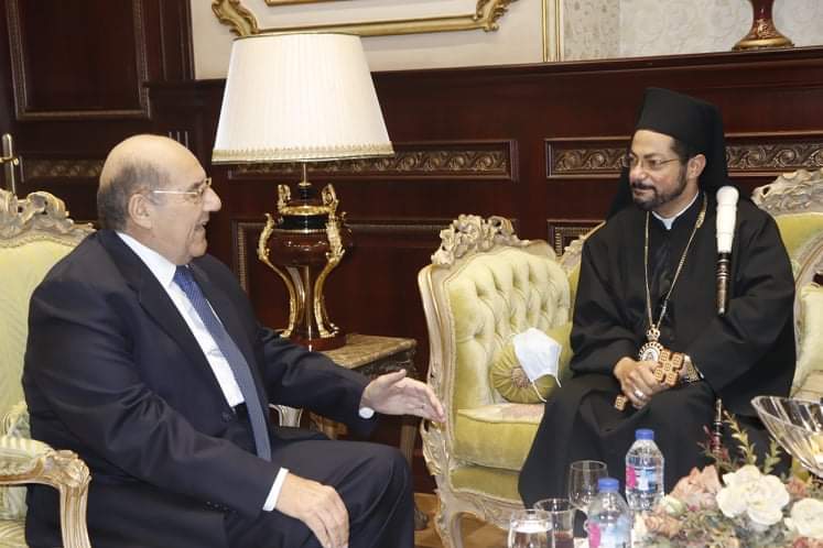 المستشار عبدالوهاب عبدالرازق يستقبل نيافة الأنبا باخوم