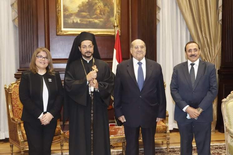 المستشار عبدالوهاب عبدالرازق يستقبل نيافة الأنبا باخوم المعاون البطريركي للأقباط الكاثوليك