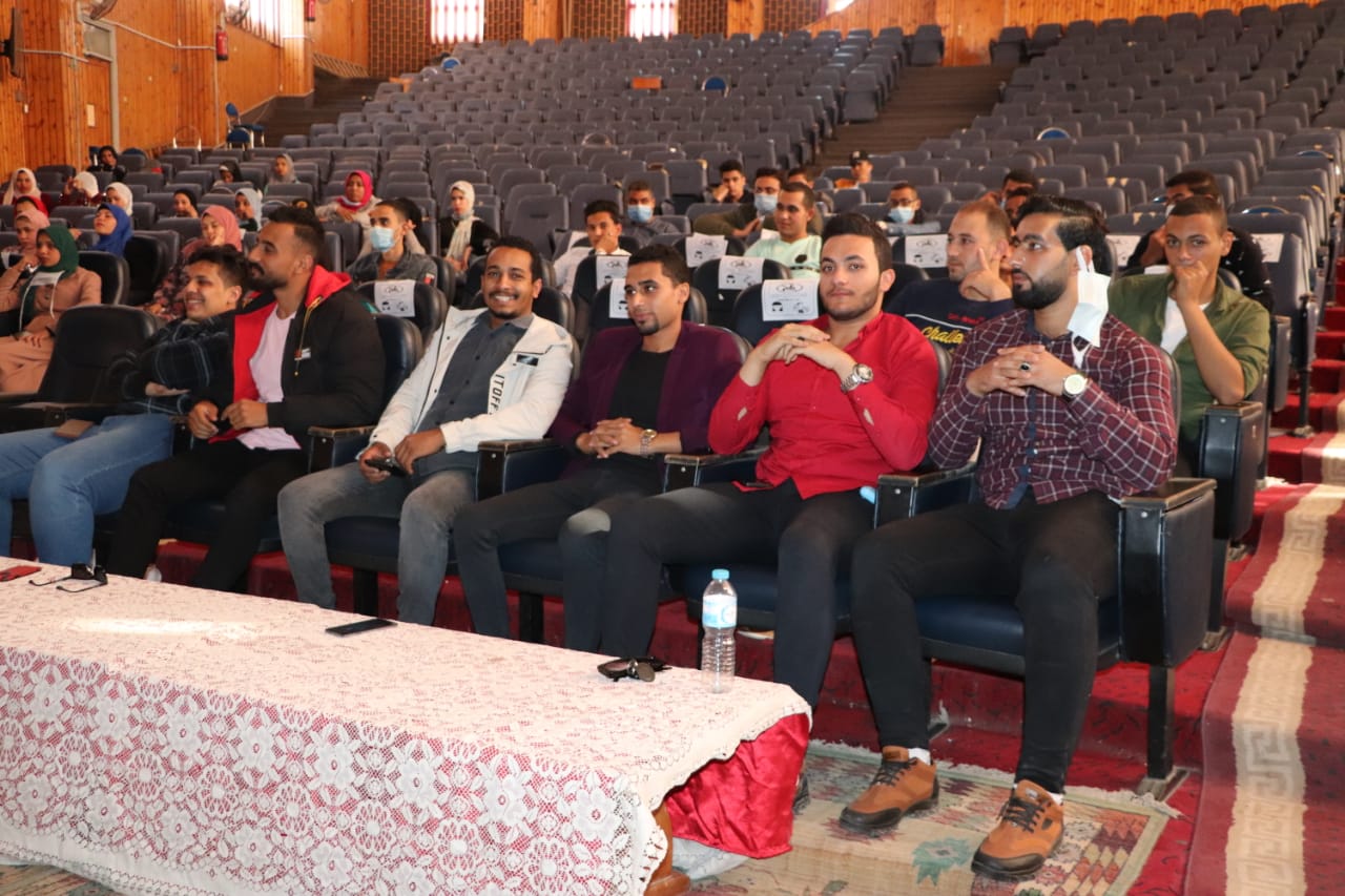  دورات التنمية السياسية لطلاب جامعة سوهاج