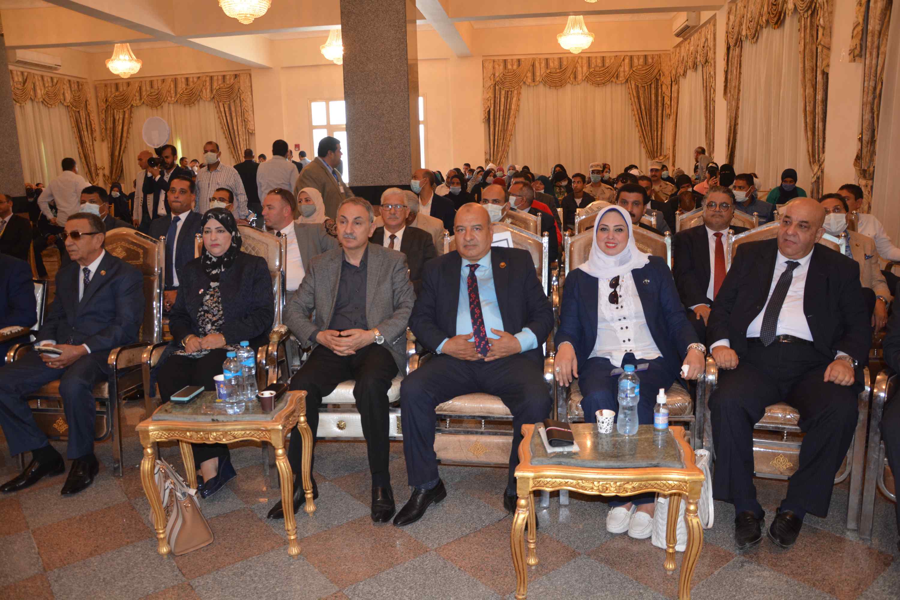 محافظ المنيا يشهد فعاليات مؤتمر البنك الزراعي المصري بمناسبة تعزيز الشمول المالي ، ودعم الأسر الأكثر احتياجاً