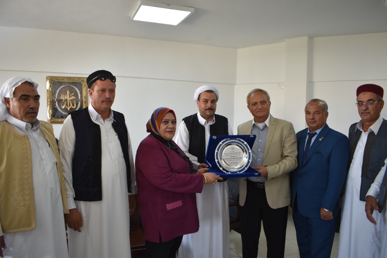 مجلس العمد والمشايخ بمطروح يكرم رئيس مجلس إدارة الشركة القابضة لمياة الشرب