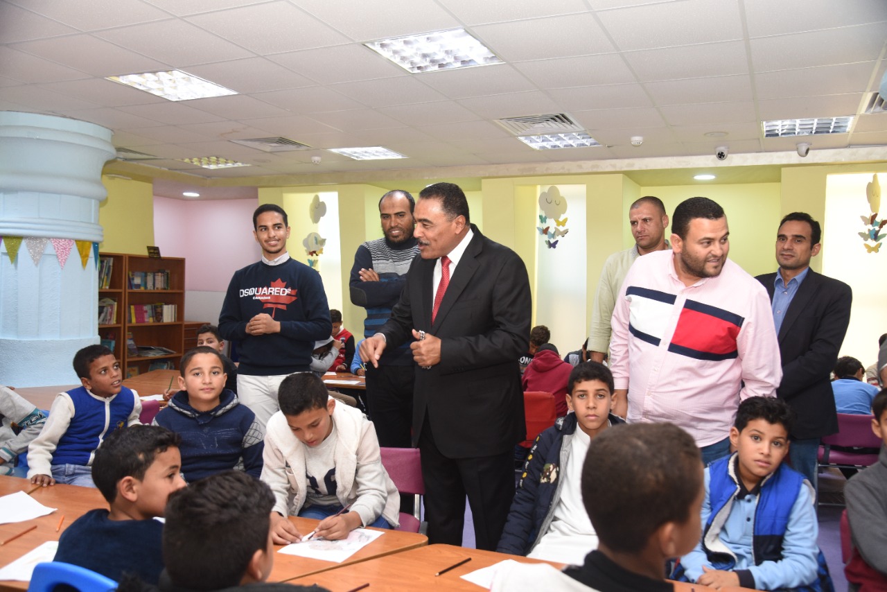 شعيب يشيد بمبادرة زيارة طلاب المدارس لمكتبة مصر بمطروح