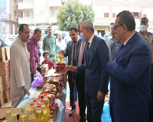 محافظ القليوبية يفتتح معرض السلع الغذائية بمدينة طوخ