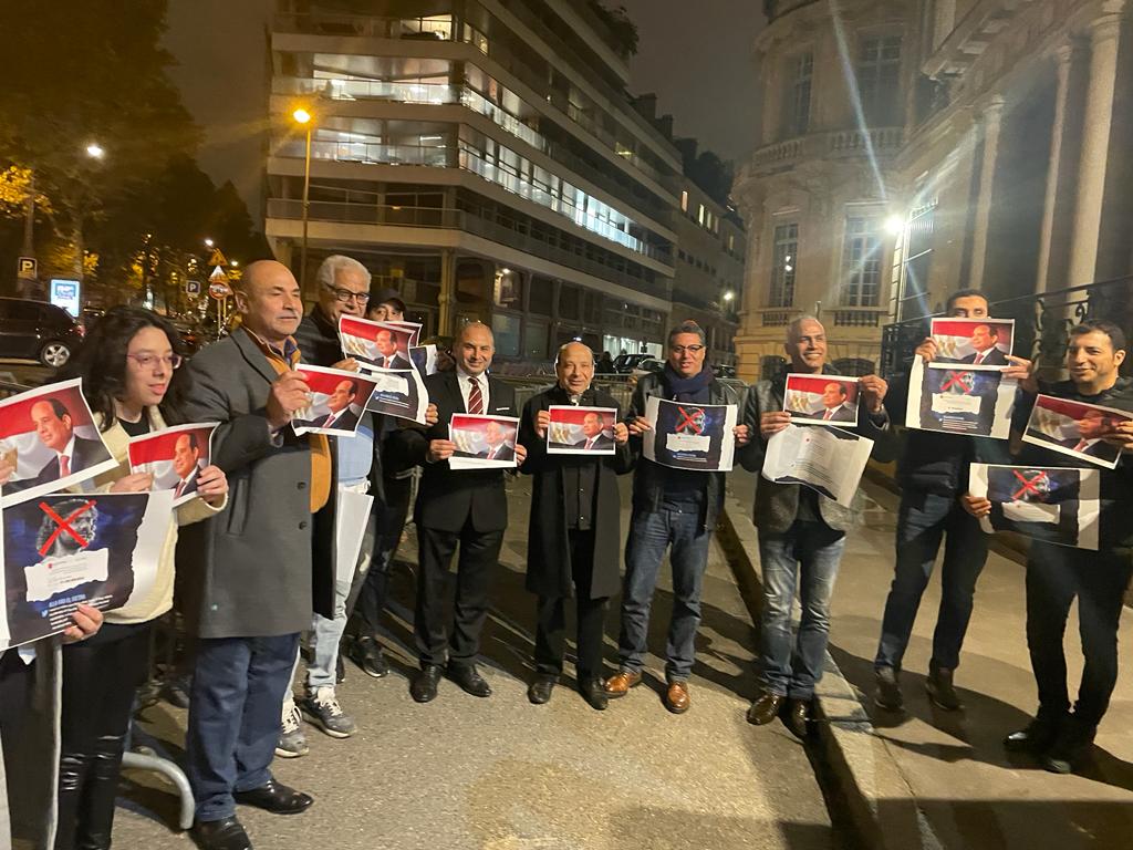 وقفة تضامنية مع النائب عمرو درويش من أمام سفارة مصر بباريس (فيديو)