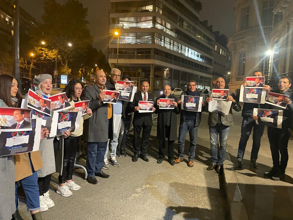 وقفة تضامنية مع النائب عمرو درويش من أمام سفارة مصر بباريس (فيديو)