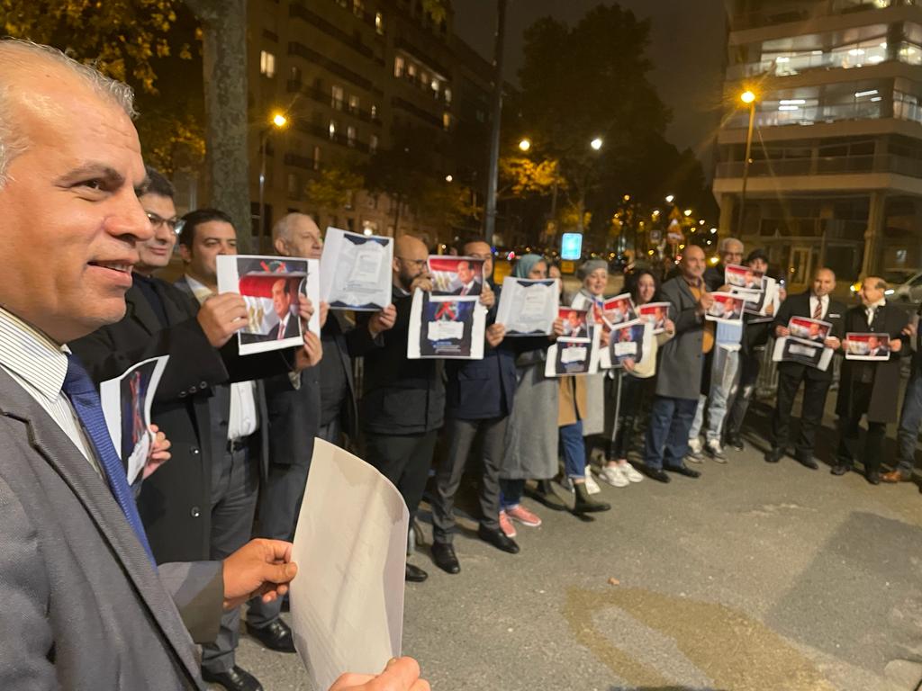 وقفة تضامنية مع النائب عمرو درويش من أمام سفارة مصر بباريس (فيديو)